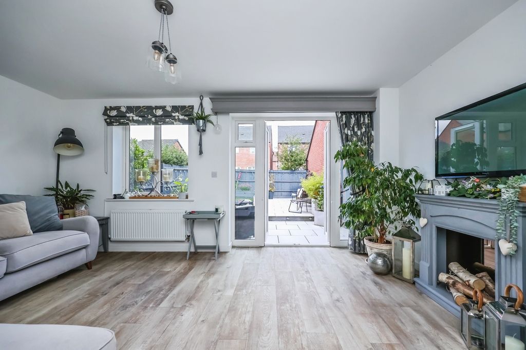 Property photo 3 of 17 Pbox-Img.Jpg
