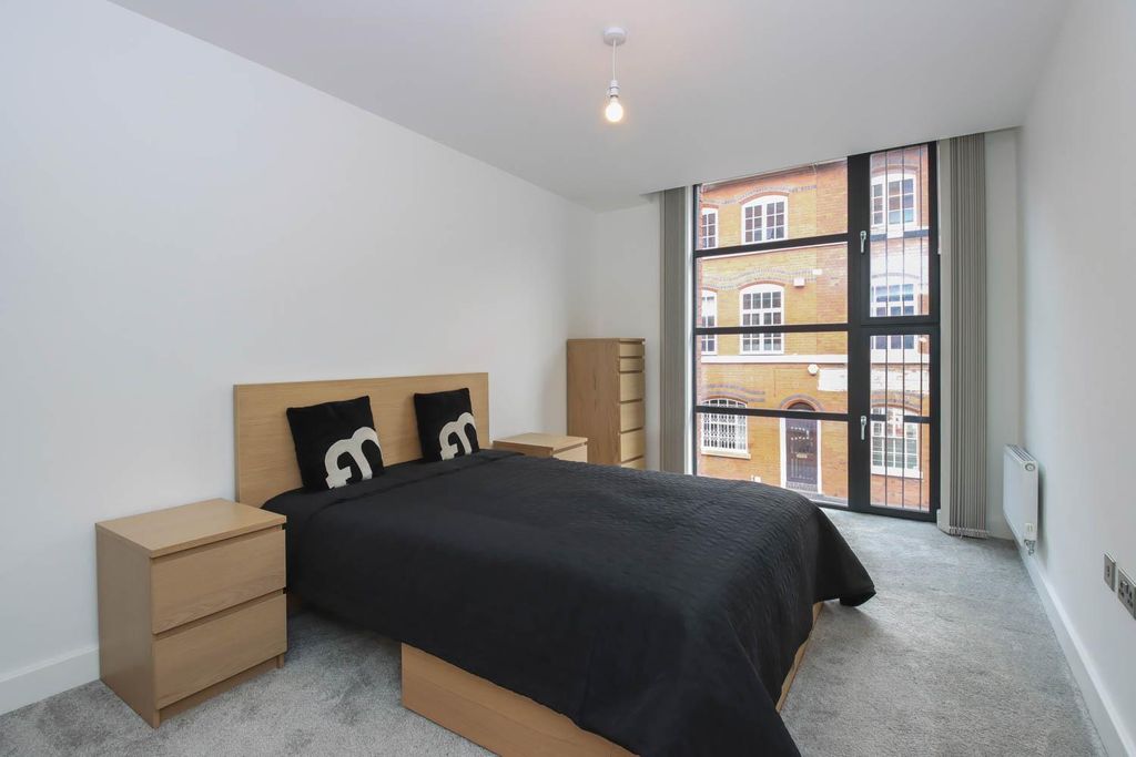 Property photo 2 of 10 Bedroom