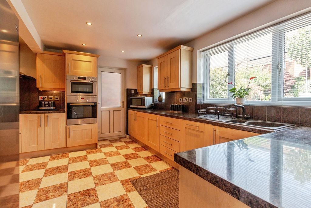 Property photo 3 of 15 Kitchen/Diner