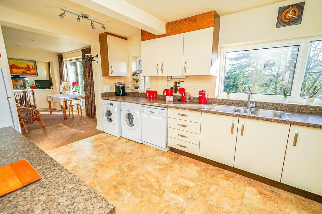 Property photo 2 of 29