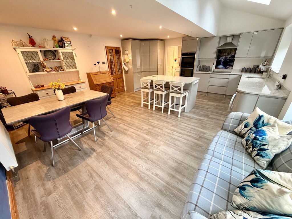 Property photo 2 of 29