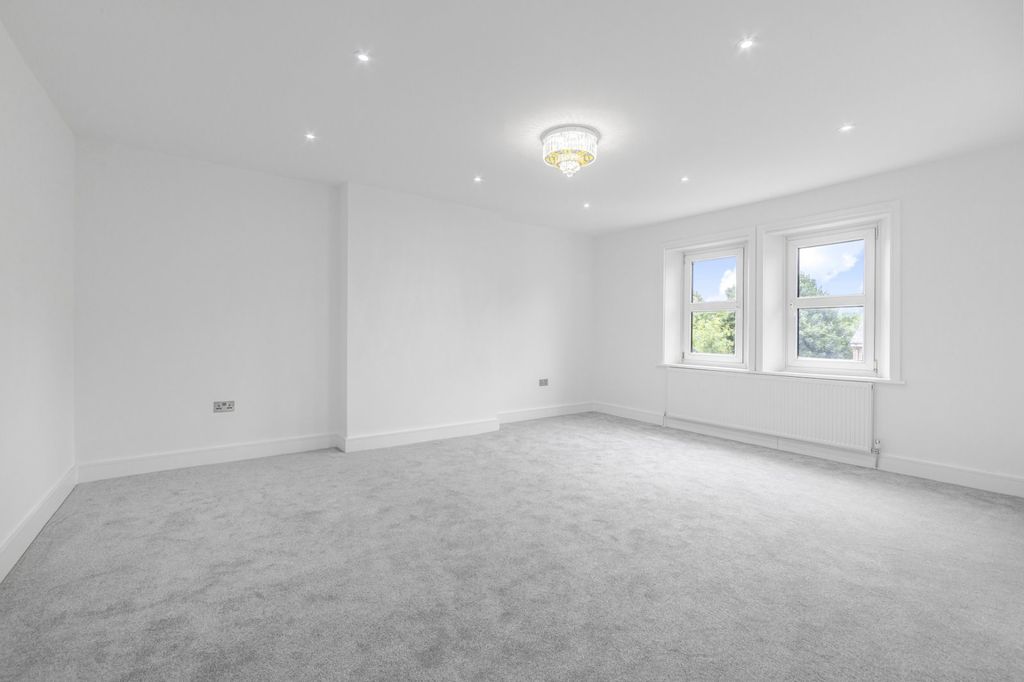 Property photo 3 of 25