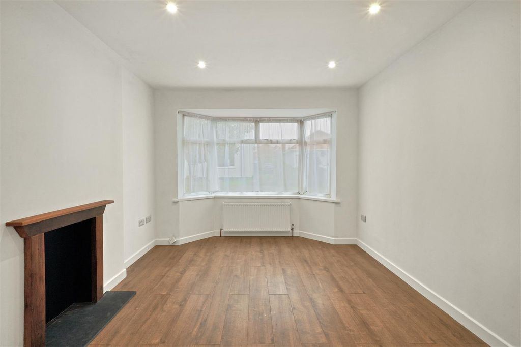 Property photo 2 of 17 102 Rugby Avenue - 1Upejdi17Qfbxmyymwhq.Jpg