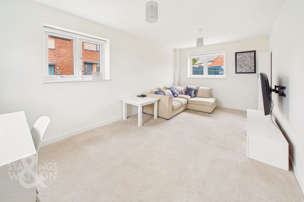 Property photo 2 of 22