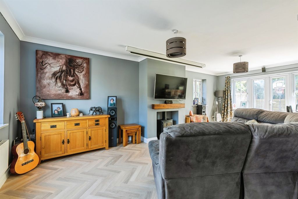 Property photo 2 of 17