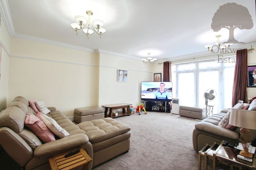 Property photo 2 of 28