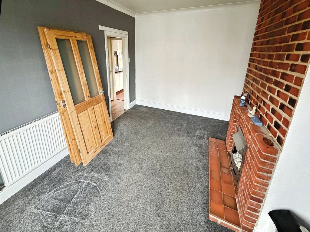 Property photo 3 of 17 Living Room