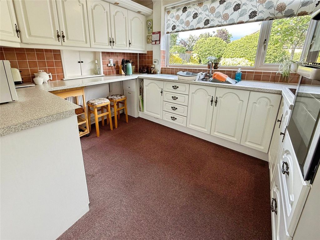 Property photo 3 of 20 Kitchen