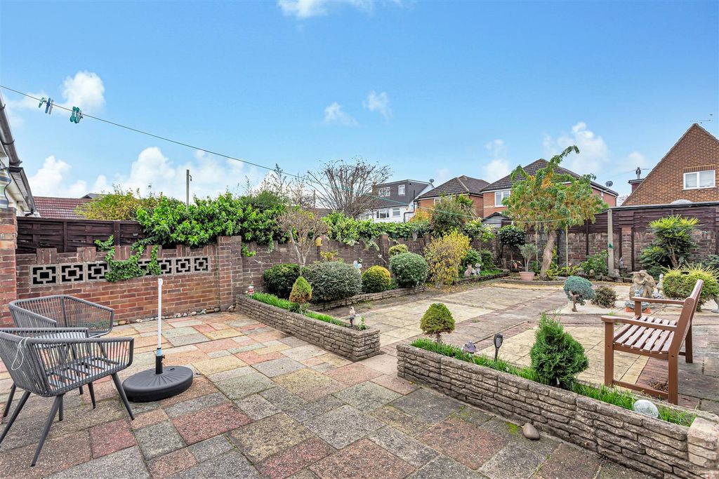 Property photo 3 of 11 Ripston Way Bedroom Garden.Jpg