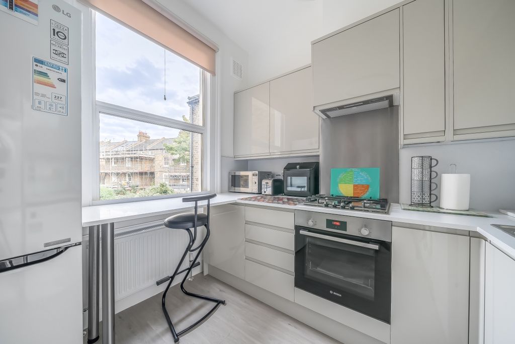 Property photo 2 of 9 1364209-8-68E54Ae...