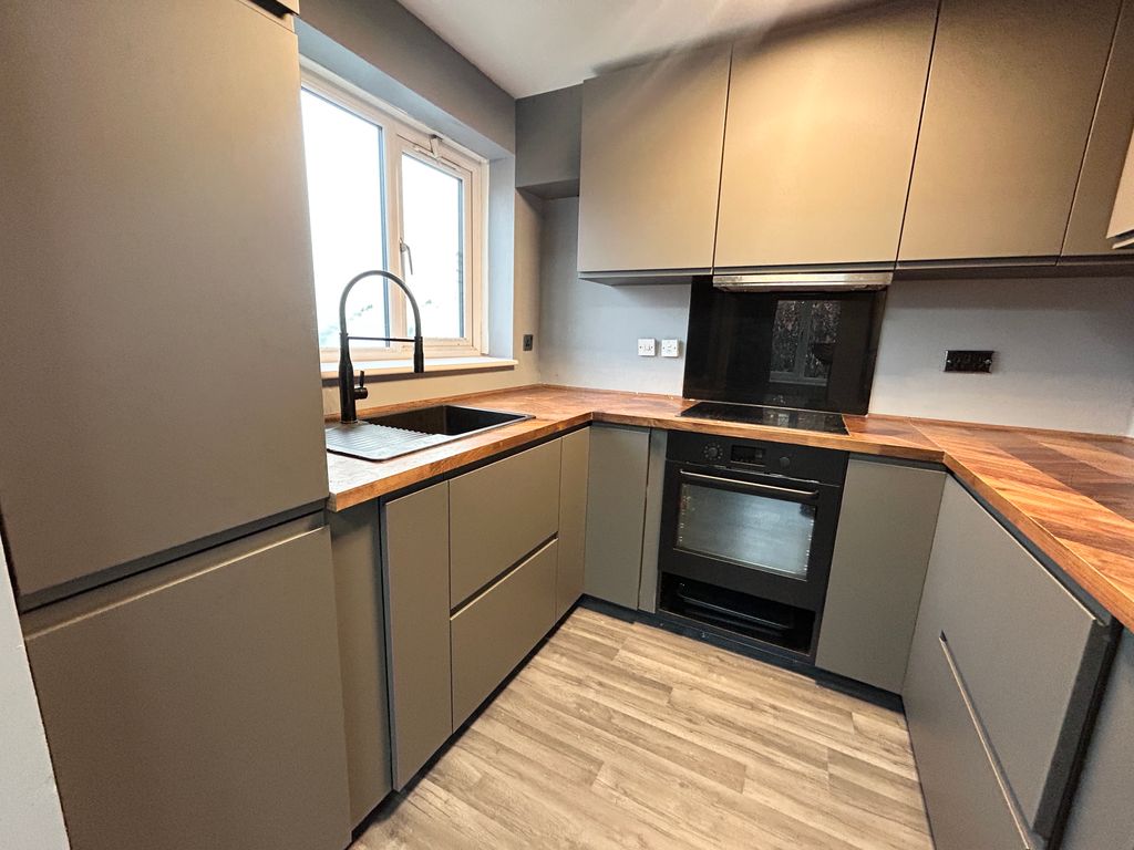 Property photo 1 of 9 Kitchen