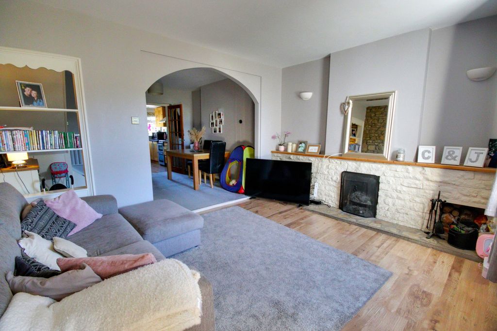 Property photo 3 of 35