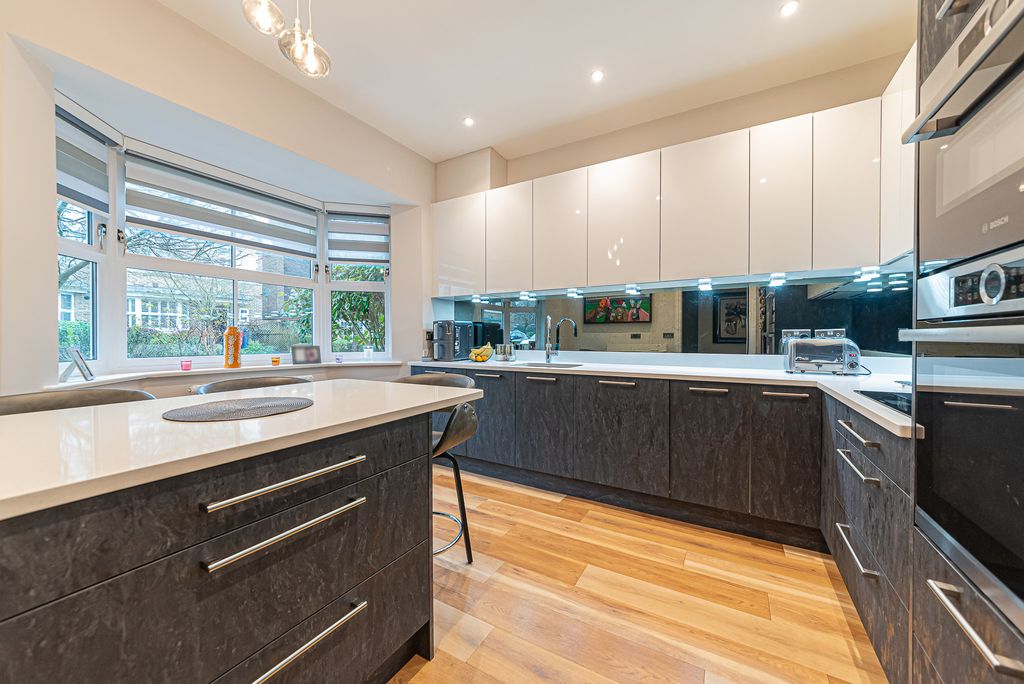 Property photo 2 of 18 Kitchen/Breakfast Room
