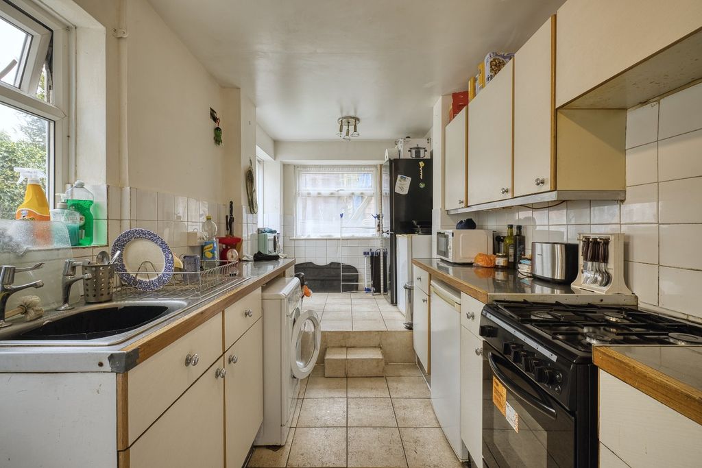 Property photo 3 of 12 Picture 3