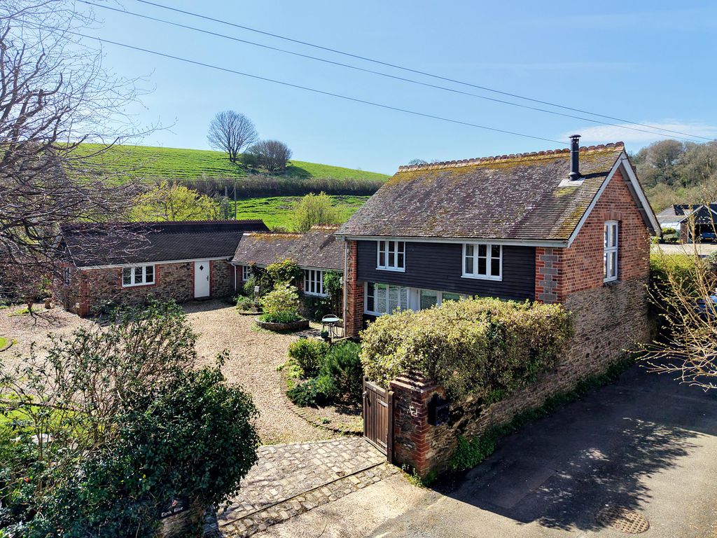 Property photo 2 of 18 Image