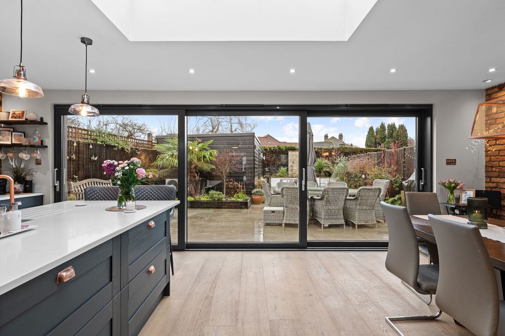 Property photo 2 of 40