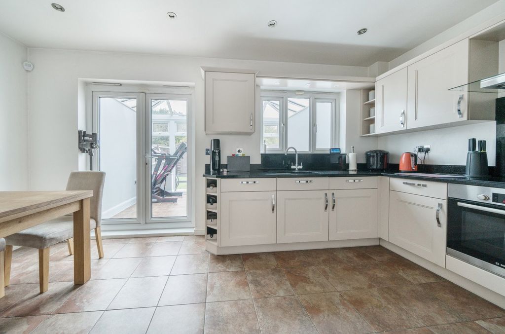 Property photo 3 of 16 Kitchen