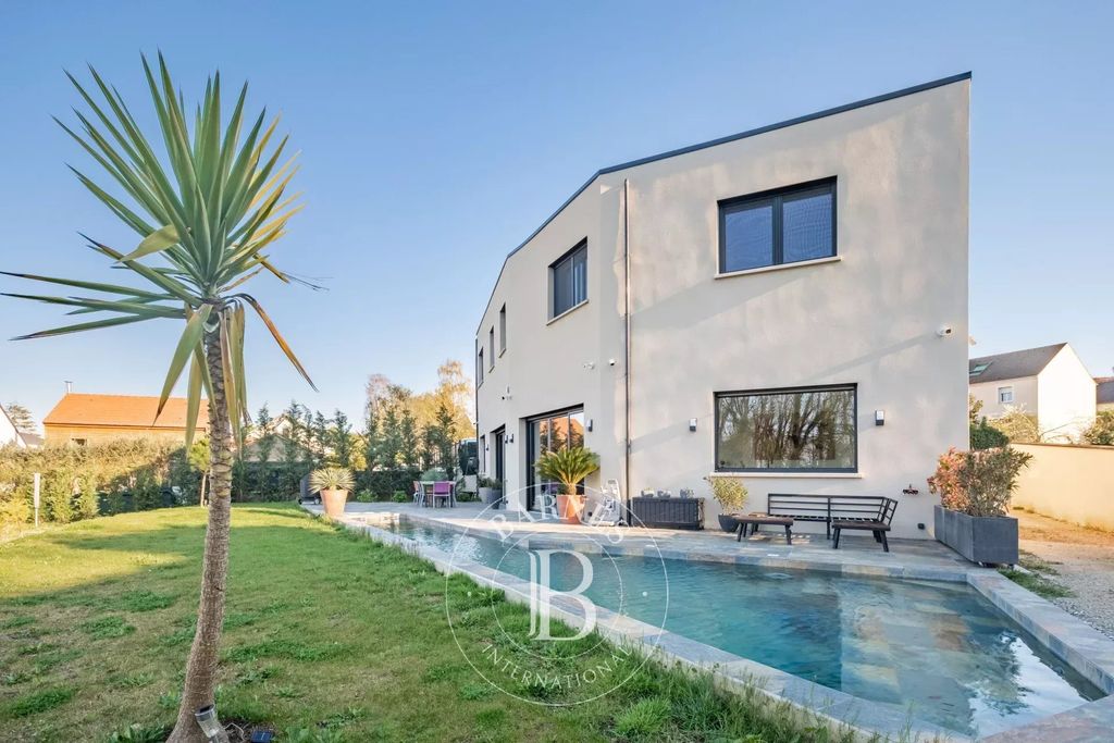 Property photo 1 of 24