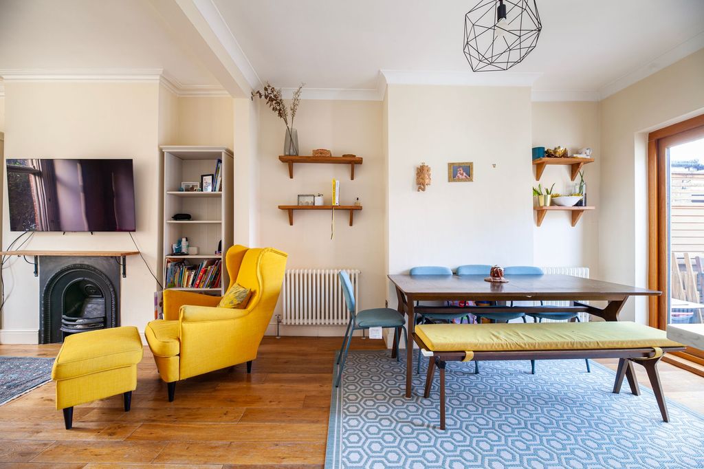 Property photo 3 of 12 Dining Area