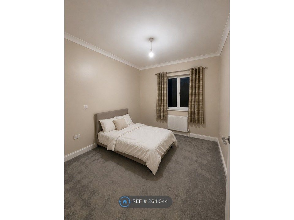 Property photo 3 of 12 Room 3