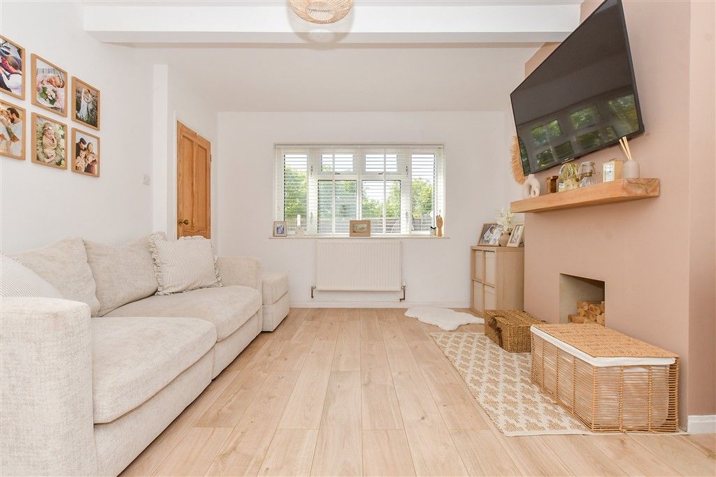 Property photo 3 of 15 Lounge