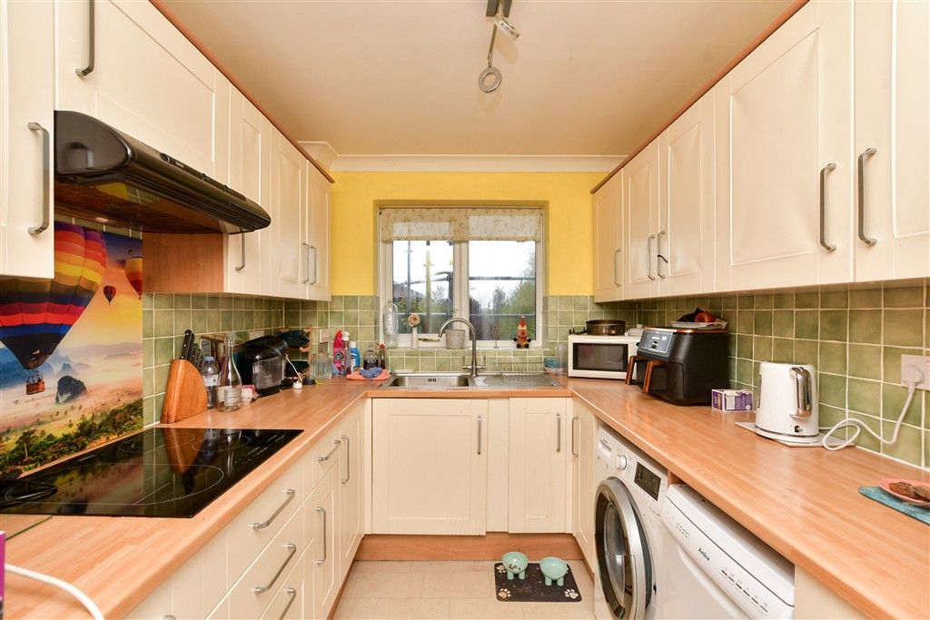 Property photo 1 of 11 Kitchen