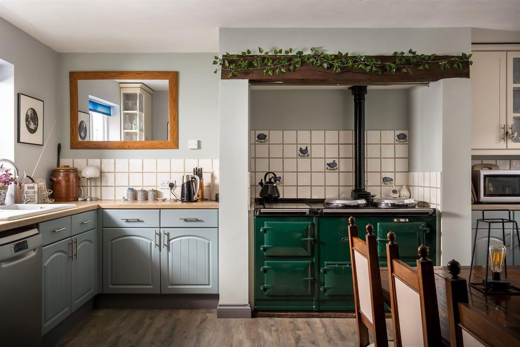 Property photo 3 of 25 34 - Coachmans Cottage - Gl54 4Al - Web.Jpg