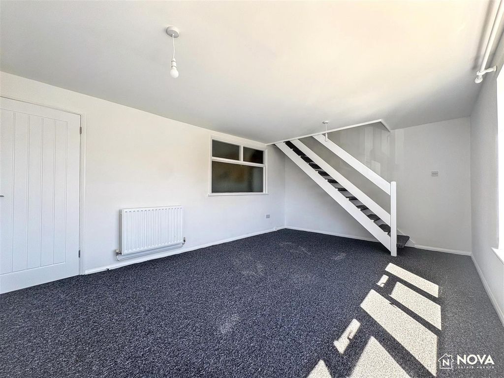 Property photo 2 of 12 Img_0110.Jpg