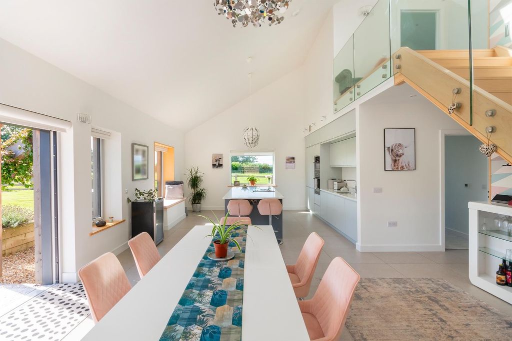 Property photo 1 of 45 Esuohaitseh - Reception G.Jpg