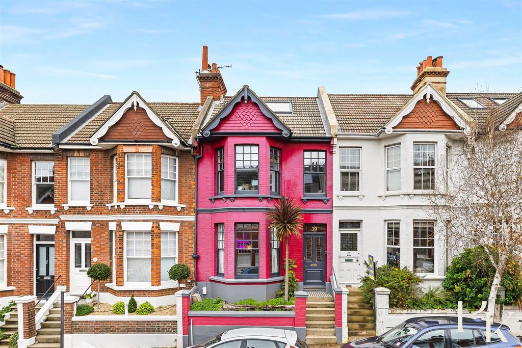 Property photo 1 of 28 Exterior