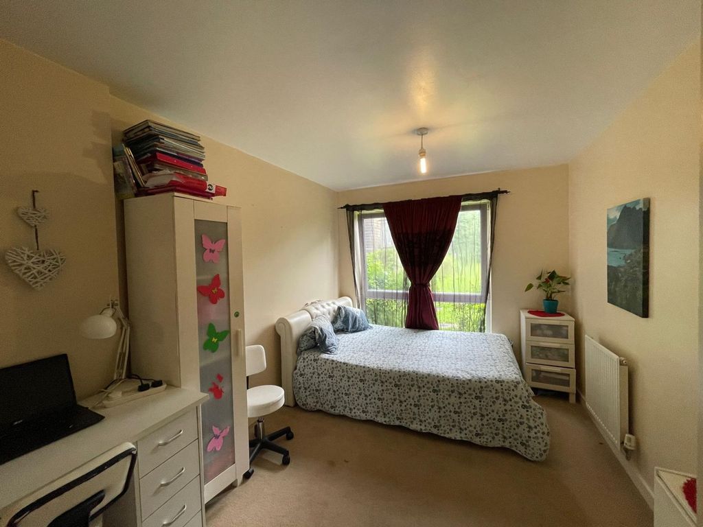 Property photo 3 of 7 Main Bedroom