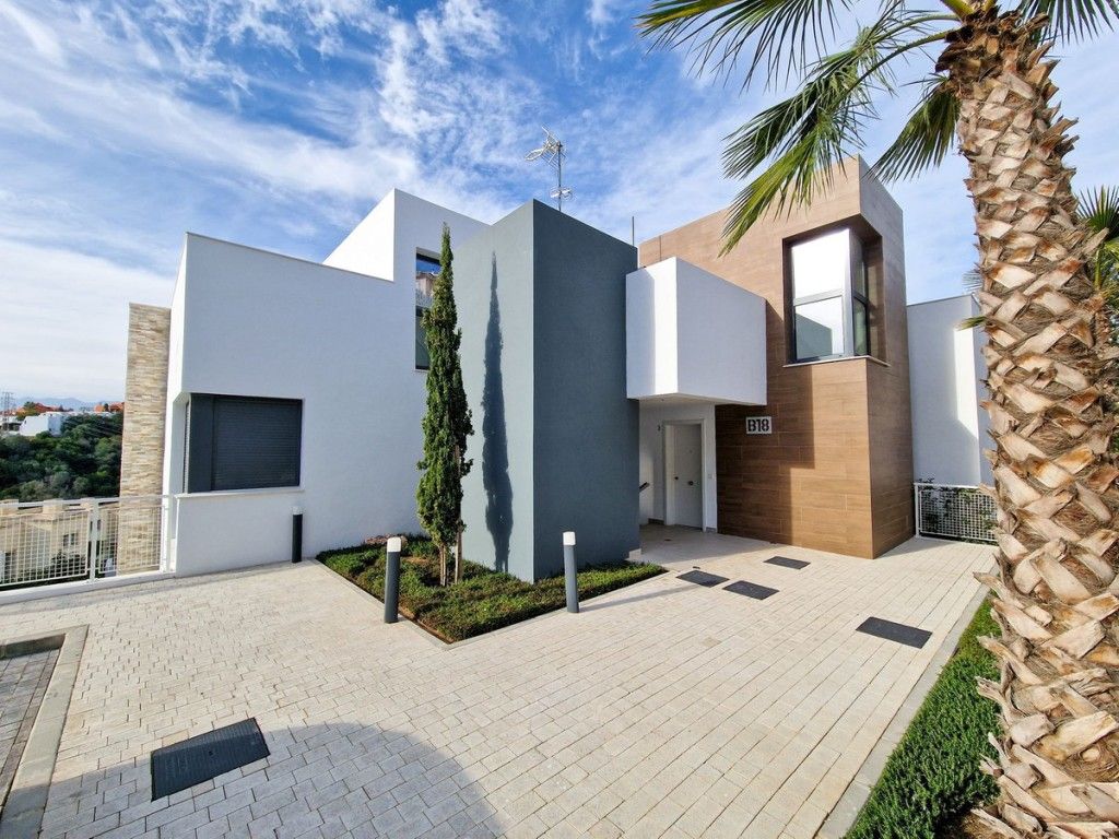 Property photo 1 of 20 Exterior (1)