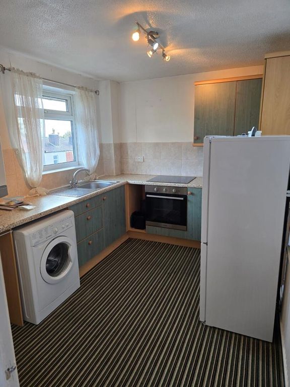 Property photo 3 of 8 Kitchen