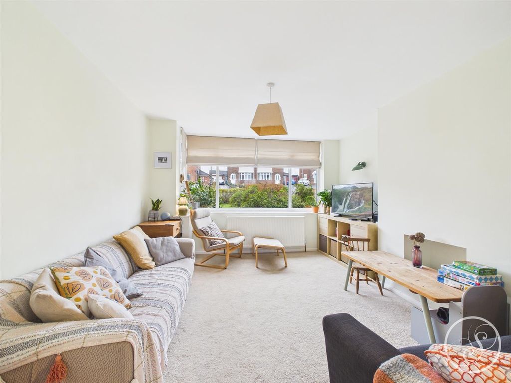 Property photo 2 of 14 Lounge