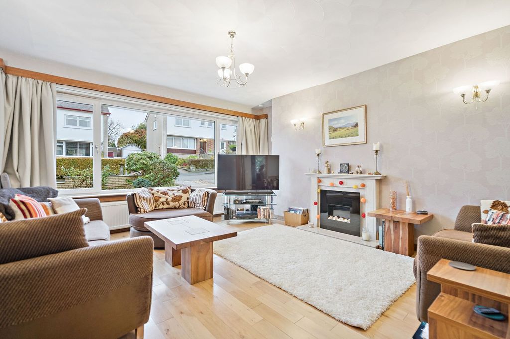 Property photo 2 of 27