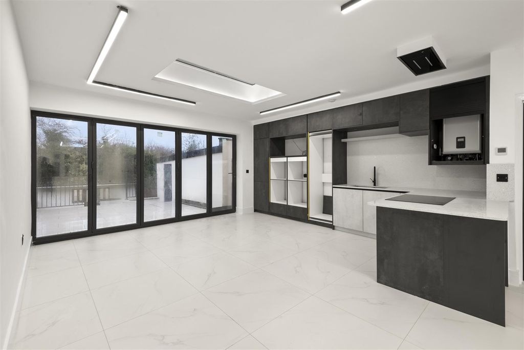 Property photo 3 of 22 3