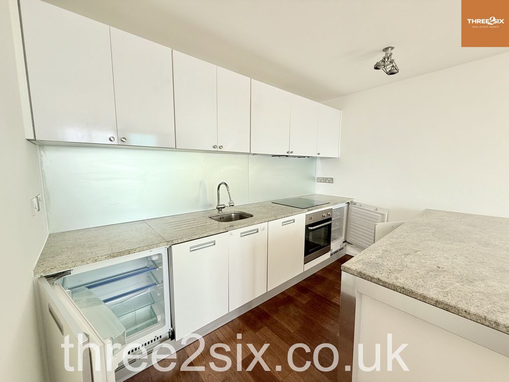 Property photo 3 of 9 Kitchen
