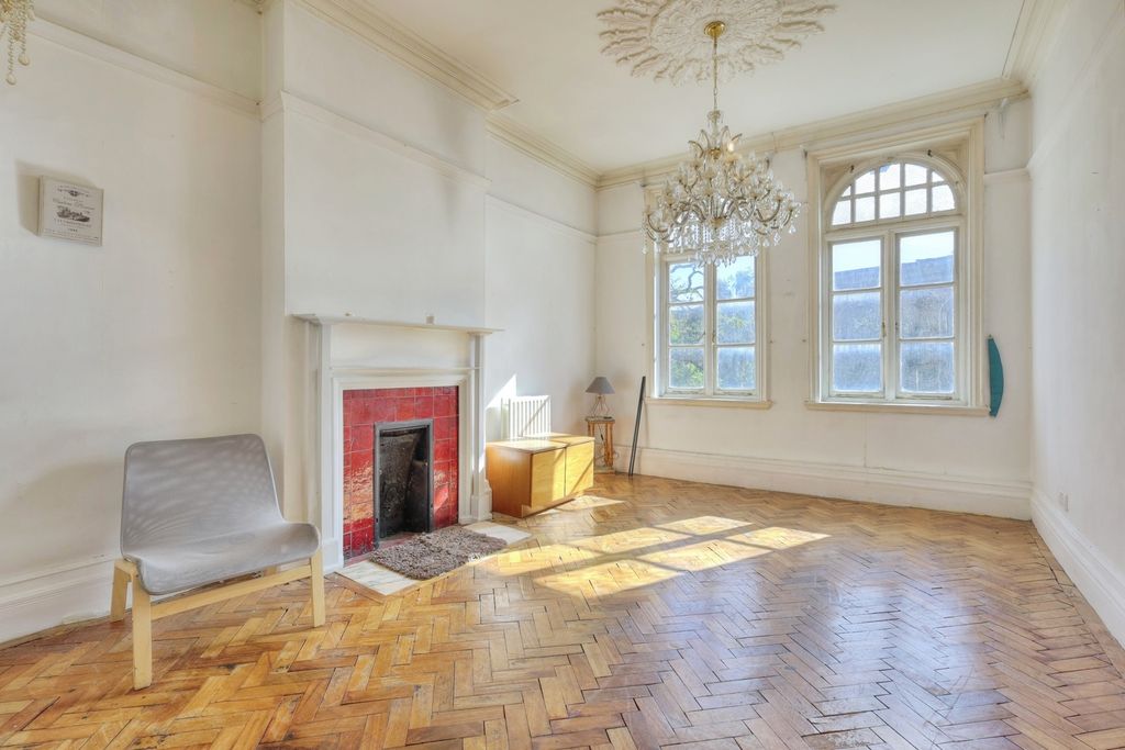 Property photo 2 of 14 Living Room