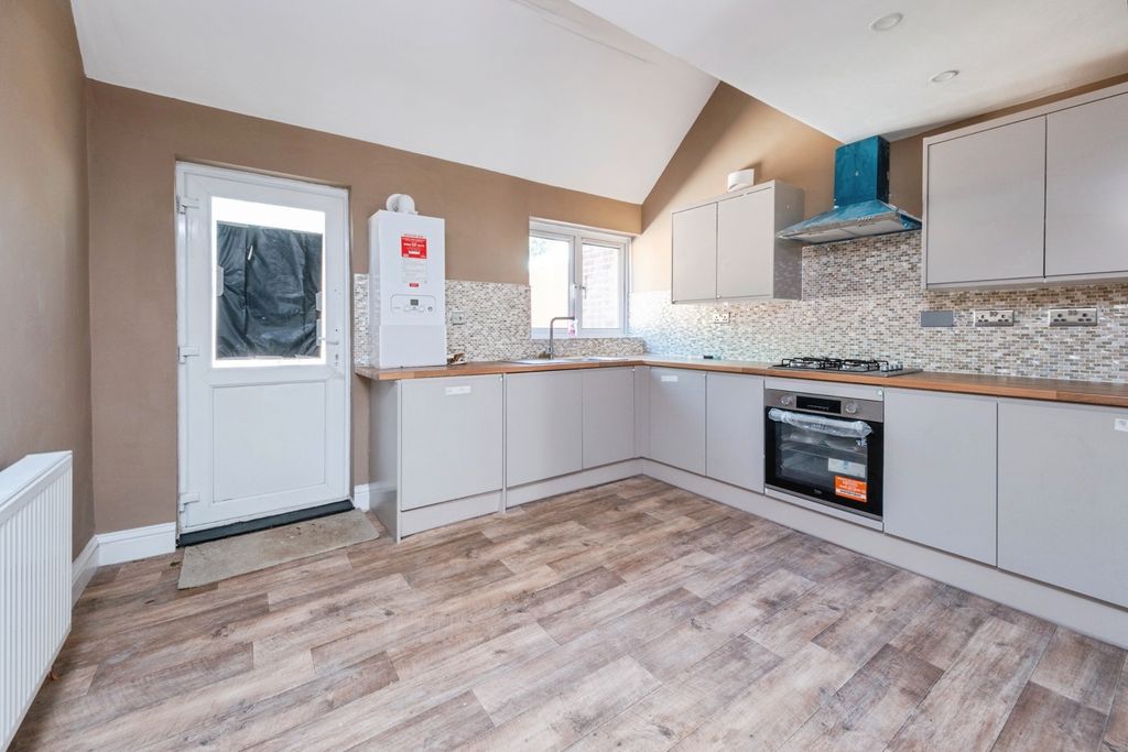 Property photo 3 of 20 Pbox-Img.Jpg