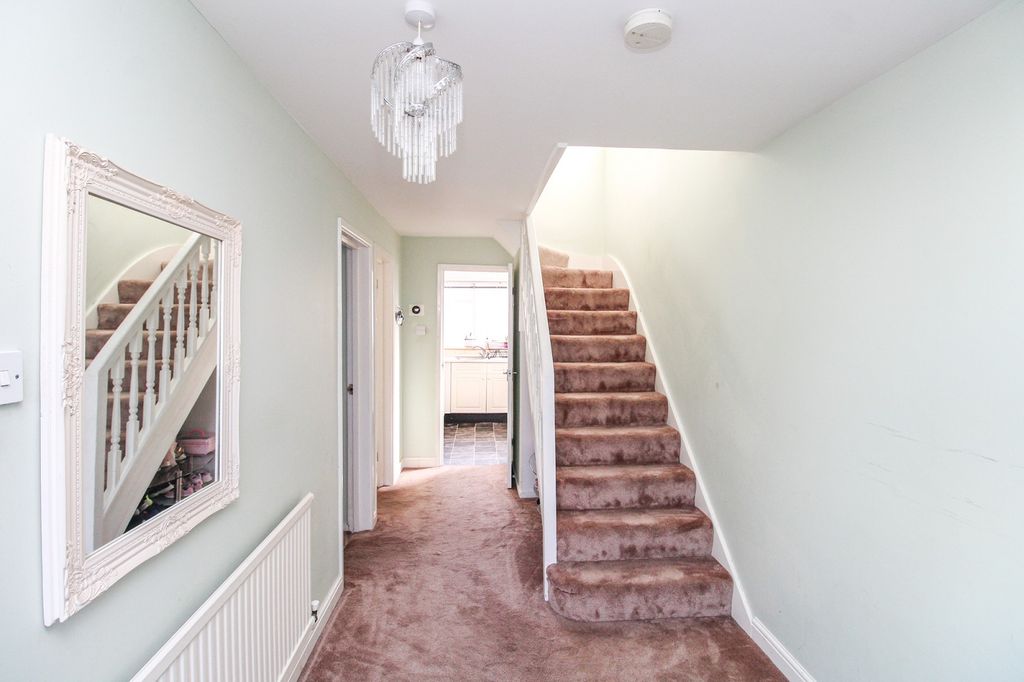 Property photo 2 of 12 Entrance Hall