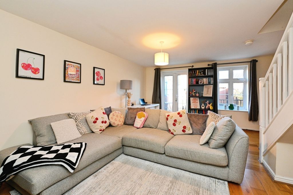 Property photo 3 of 16 Pbox-Img.Jpg