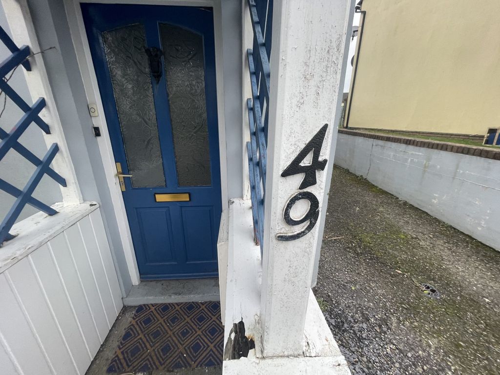 Property photo 2 of 12