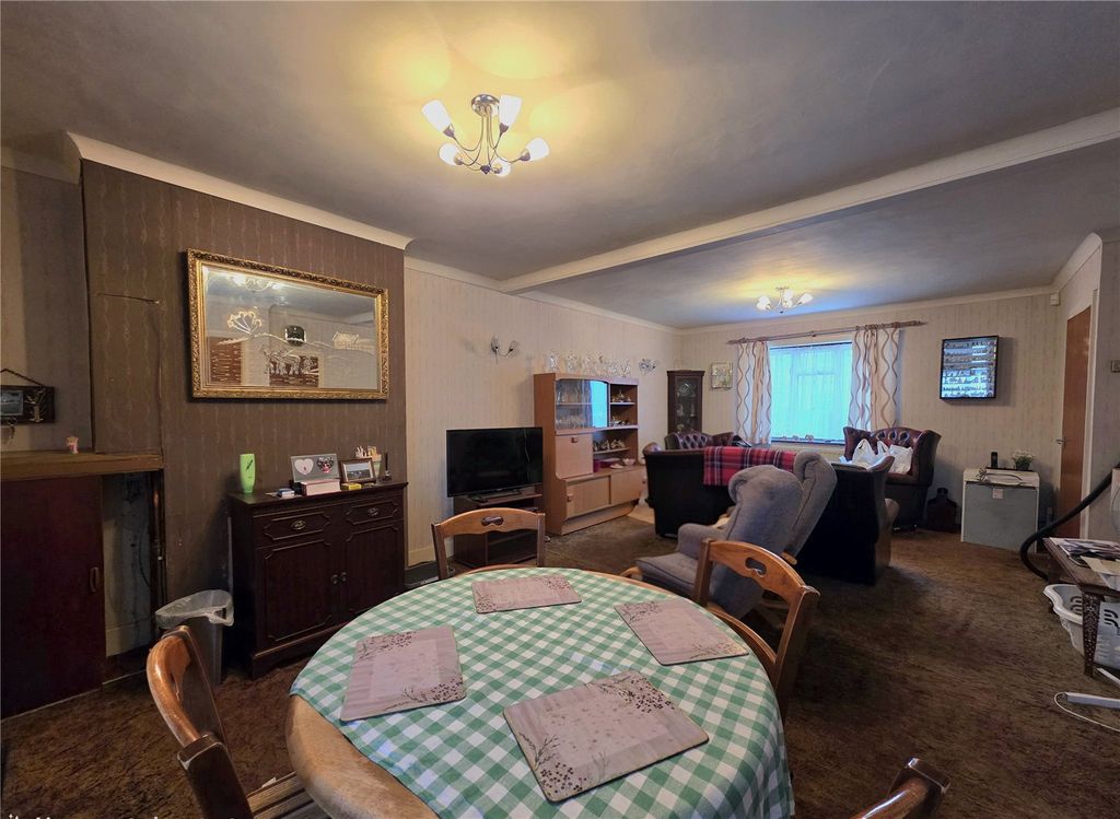 Property photo 2 of 28 Picture No. 22