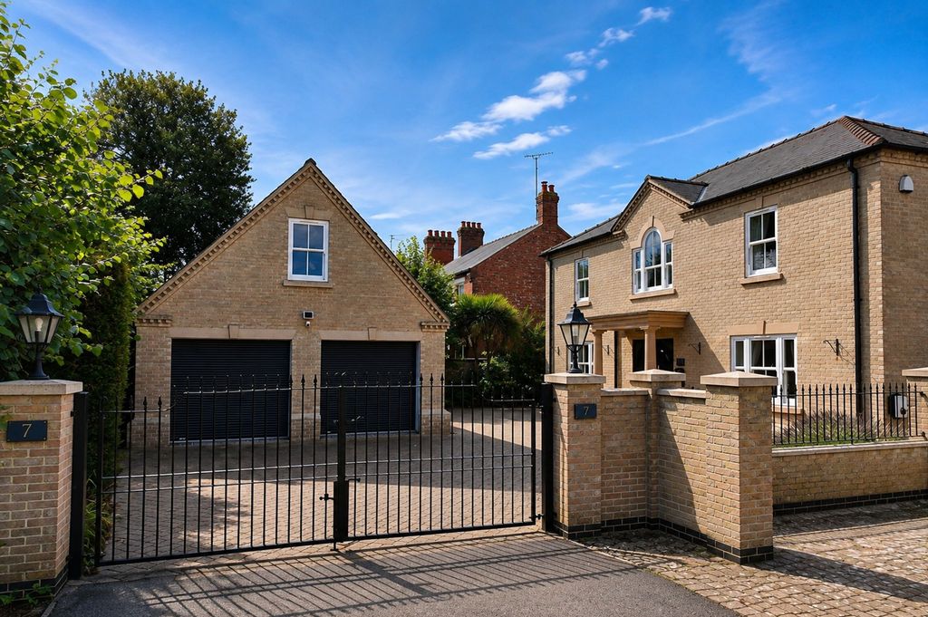 Property photo 1 of 39