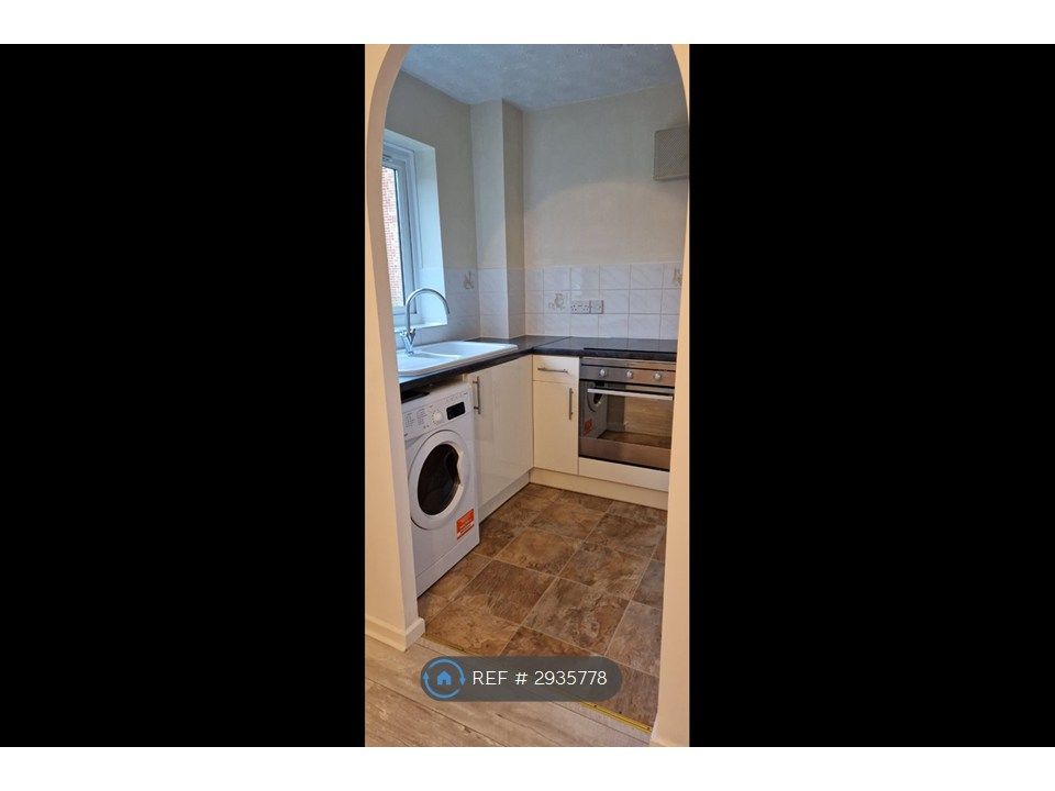 Property photo 3 of 6 Kitchen