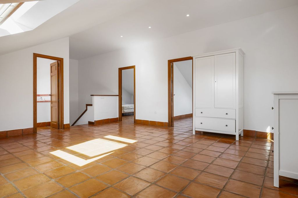 Property photo 3 of 37