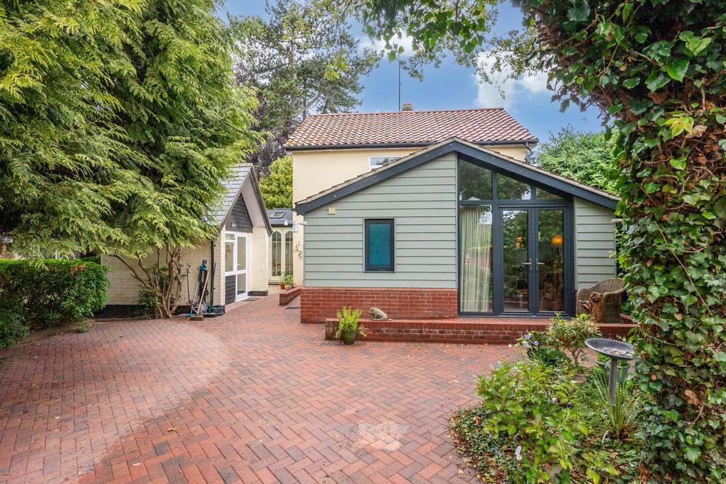 Property photo 1 of 33