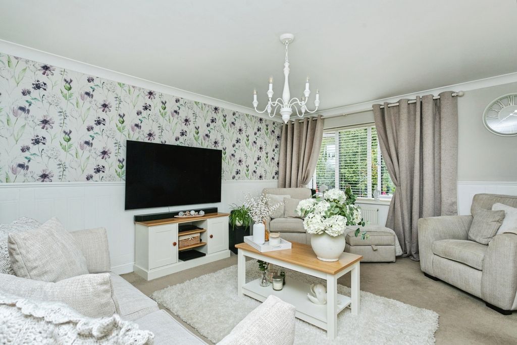 Property photo 2 of 17 Photo