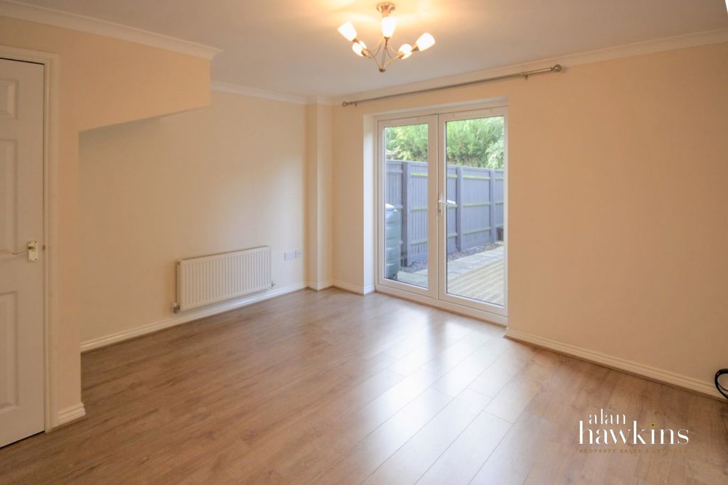 Property photo 3 of 7 Img_8025_Lge-2