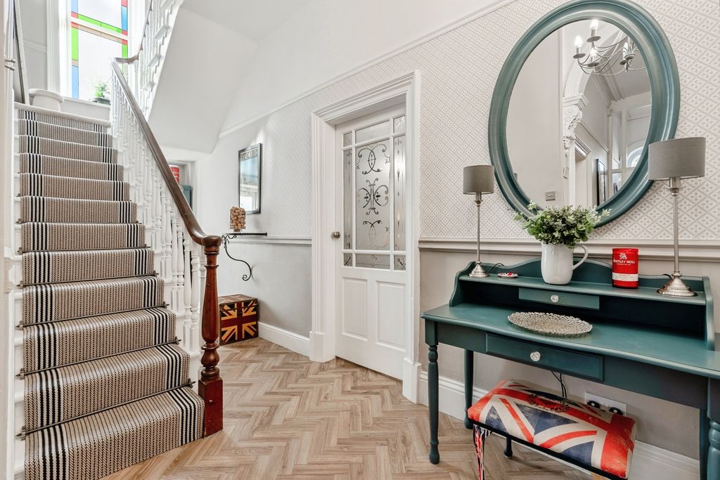 Property photo 2 of 40 Pbox-Img.Jpg